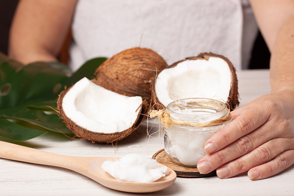 El aceite de coco es saludable o peligroso? - Centro de Estudios en  Nutrición